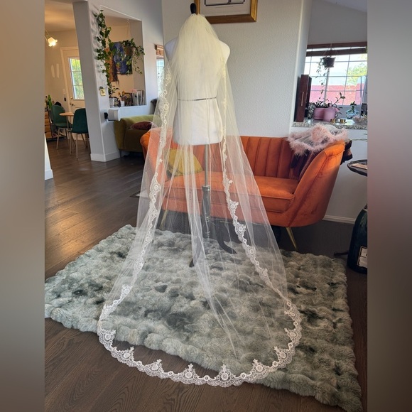 Accessories - Lace Edge Bridal Veil